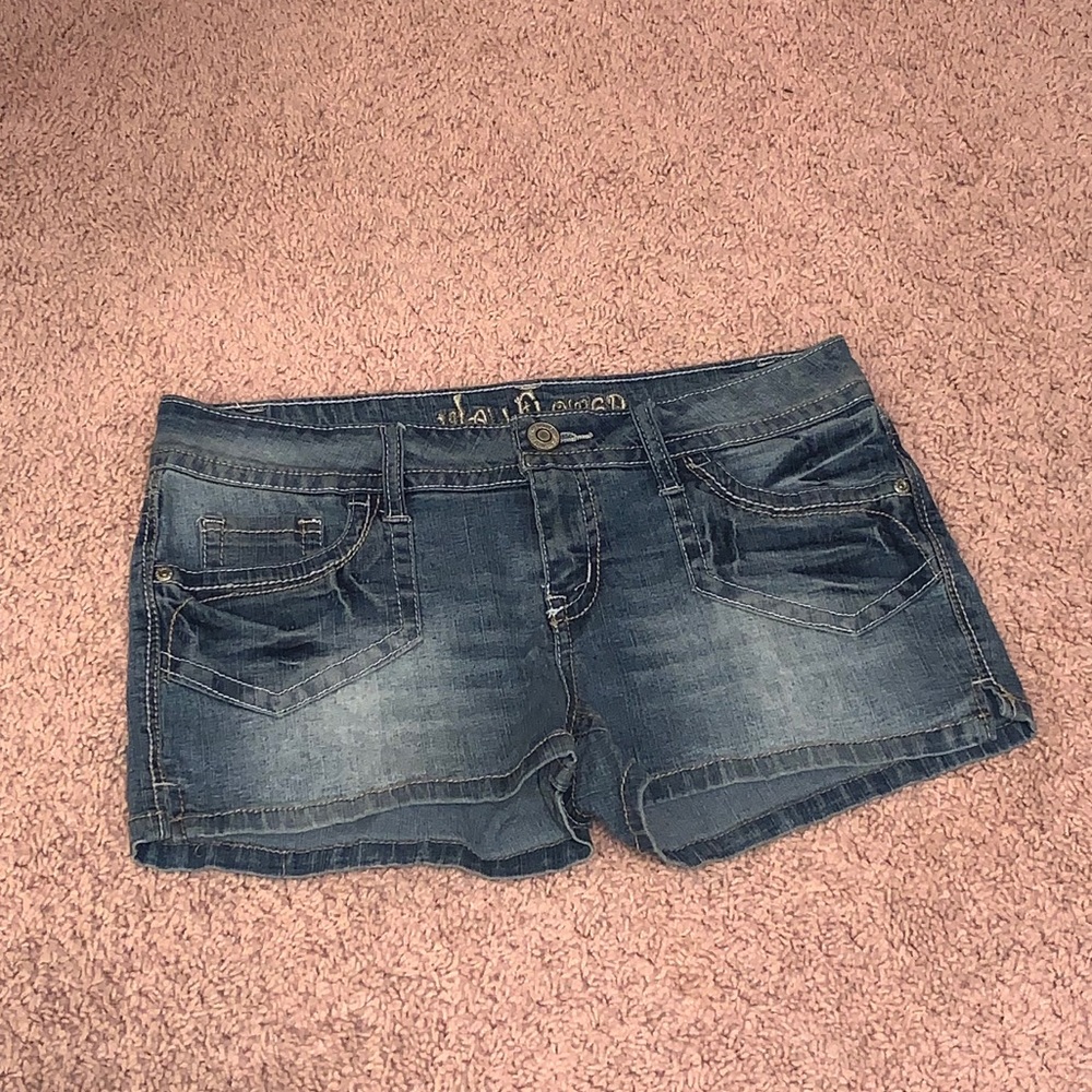 Wall Flower Jean Shorts 🐾